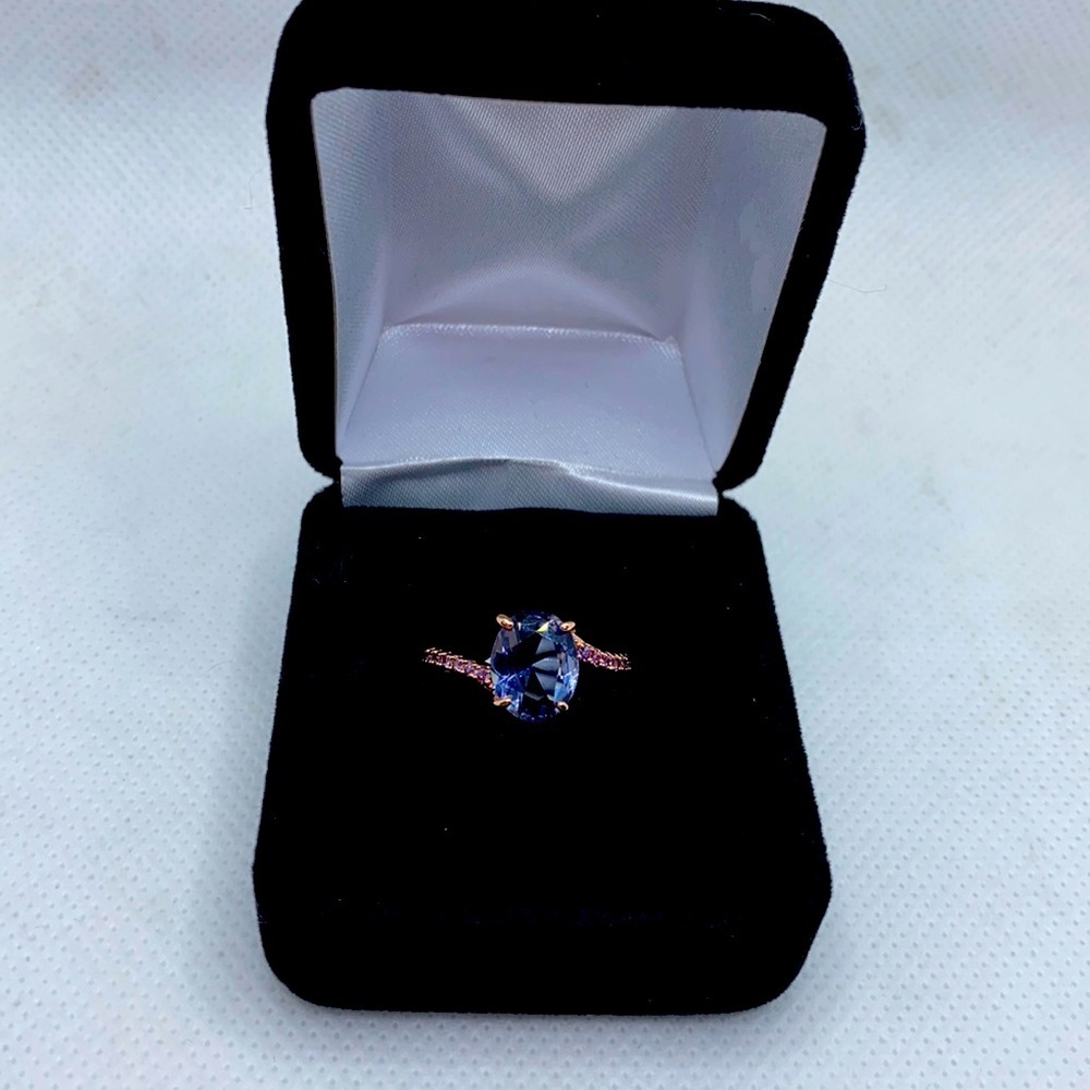 Light and dark amethyst ring. Sz:6